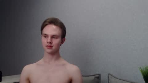 Snapshot of angelraaay chatting on January 18, 2025, 5:37 pm Angel online show from January 18, 2025, 5:37 pm