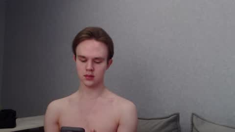 Snapshot of angelraaay chatting on March 5, 2025, 9:27 am Angel online show from March 5, 2025, 9:27 am