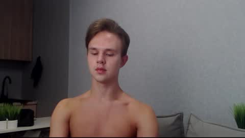 Snapshot of angelraaay chatting on September 28, 2025, 7:03 am Angel online show from September 28, 2025, 7:03 am