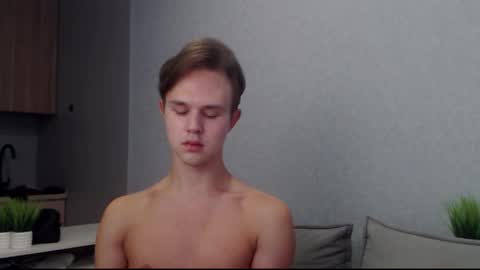 Snapshot of angelraaay chatting on October 3, 2025, 8:22 am Angel online show from October 3, 2025, 8:22 am