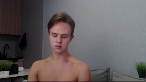 Snapshot of angelraaay chatting on October 5, 2025, 7:39 am Angel online show from October 5, 2025, 7:39 am