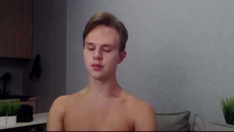 Snapshot of angelraaay chatting on October 9, 2025, 8:56 am Angel online show from October 9, 2025, 8:56 am