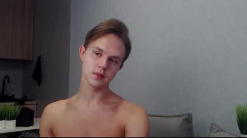 Snapshot of angelraaay chatting on October 17, 2025, 9:23 am Angel online show from October 17, 2025, 9:23 am