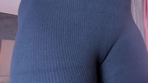 Snapshot of angels_one chatting on September 18, 2025, 12:40 pm Angela online show from September 18, 2025, 12:40 pm