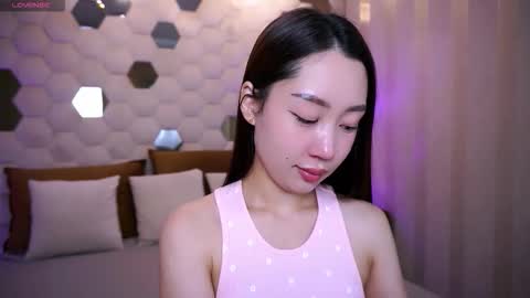 angelshy_ online show from September 28, 2025, 5:57 am