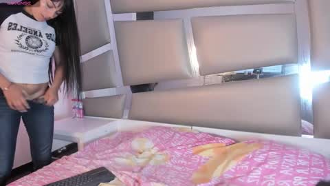 angely_js online show from February 6, 2025, 2:11 am