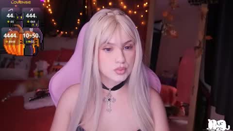 Snapshot of angelytaxx chatting on October 11, 2025, 11:47 pm Angel online show from October 11, 2025, 11:47 pm