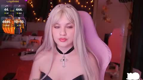 Snapshot of angelytaxx chatting on October 15, 2025, 2:44 am Angel online show from October 15, 2025, 2:44 am