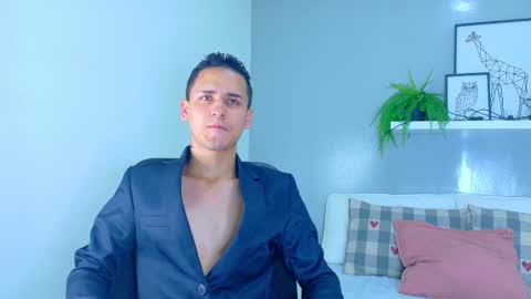 A N G E O  online show from December 22, 2025, 12:35 pm