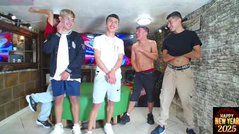 Snapshot of anghelytos chatting on December 29, 2024, 6:38 pm anghelytos online show from December 29, 2024, 6:38 pm