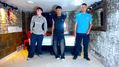 Snapshot of anghelytos chatting on October 4, 2025, 1:03 am anghelytos online show from October 4, 2025, 1:03 am