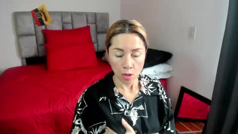 Snapshot of angie_blondie chatting on February 3, 2025, 3:38 pm angie online show from February 3, 2025, 3:38 pm
