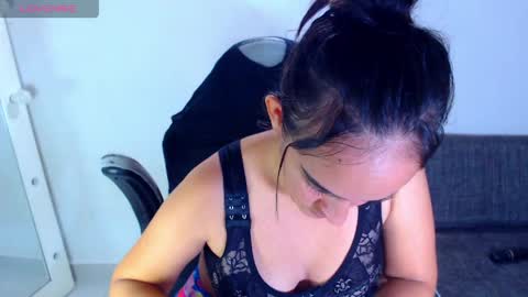 Snapshot of angie_dreamgirl chatting on March 31, 2026, 2:06 pm IG angie dreamgirl01 online show from March 31, 2026, 2:06 pm