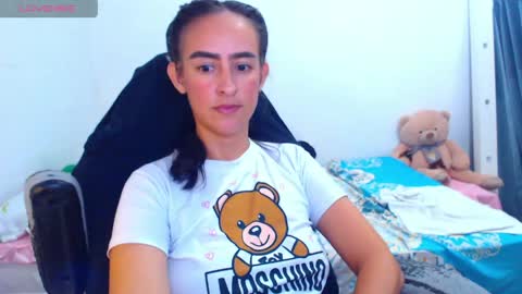 Snapshot of angie_dreamgirl chatting on April 25, 2026, 10:18 pm IG angie dreamgirl01 online show from April 25, 2026, 10:18 pm