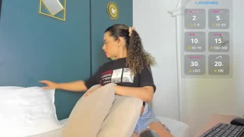 Snapshot of angie_leonn chatting on May 4, 2026, 12:34 pm A N G I E online show from May 4, 2026, 12:34 pm
