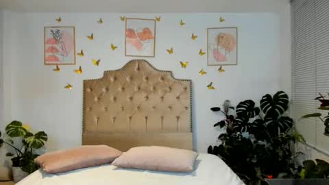 Anabella online show from May 12, 2026, 12:08 am
