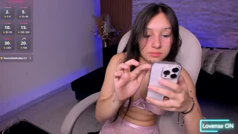 Snapshot of angie_smith_x chatting on June 4, 2026, 11:05 am angie_smith_x online show from June 4, 2026, 11:05 am