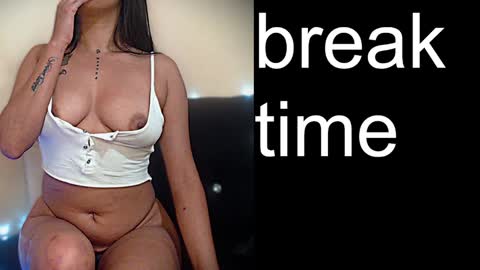 Snapshot of angielee01 chatting on February 24, 2025, 2:37 pm Angie y Andres online show from February 24, 2025, 2:37 pm