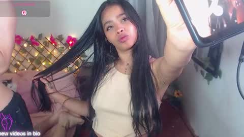 Snapshot of angielee01 chatting on October 16, 2025, 1:06 am Angie y Andres online show from October 16, 2025, 1:06 am