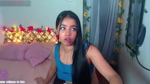 Snapshot of angielee01 chatting on October 27, 2025, 11:52 pm Angie y Andres online show from October 27, 2025, 11:52 pm