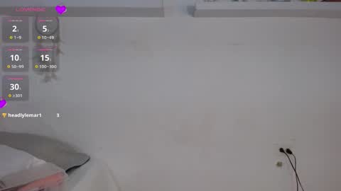 angiellam online show from November 25, 2025, 1:44 pm