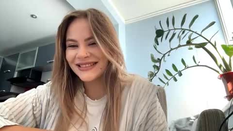 Viola online show from September 23, 2025, 7:44 am