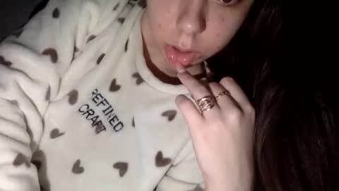 Snapshot of angle_cute05 chatting on March 5, 2026, 8:16 pm Angel Cute online show from March 5, 2026, 8:16 pm