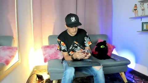 angulowide online show from September 16, 2025, 10:55 pm