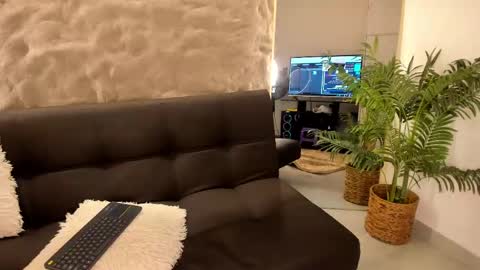 angy_avila online show from March 6, 2025, 11:25 am