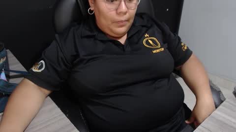 Snapshot of angy_ro12 chatting on October 13, 2025, 9:59 pm angy online show from October 13, 2025, 9:59 pm