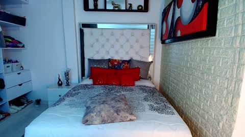 laura  online show from October 31, 2025, 12:55 am