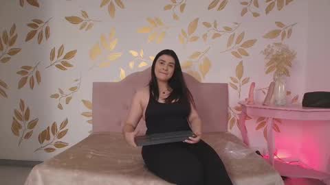 Snapshot of anikaromanoff chatting on January 15, 2025, 11:43 am Lauren Anika online show from January 15, 2025, 11:43 am