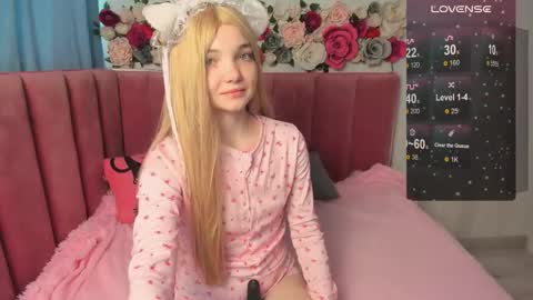 Snapshot of animealica chatting on October 18, 2025, 2:36 am Alica online show from October 18, 2025, 2:36 am