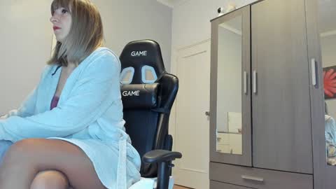 Snapshot of anisialuna_ chatting on January 3, 2025, 7:27 am Luna online show from January 3, 2025, 7:27 am