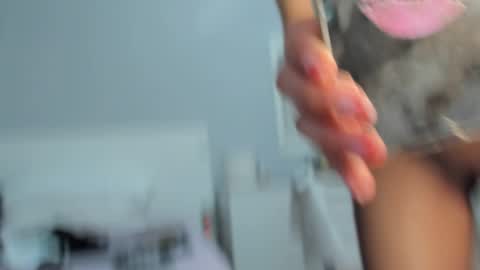 Snapshot of anisialuna_ chatting on February 21, 2025, 9:45 am Luna online show from February 21, 2025, 9:45 am