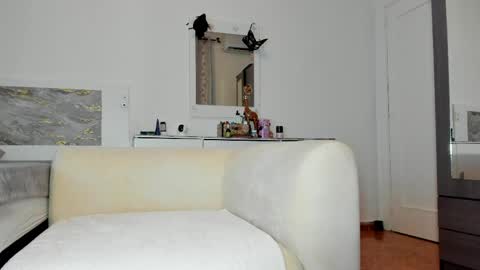 Luna online show from March 26, 2026, 5:35 am