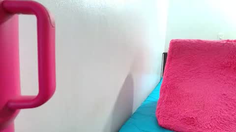 ana independent model online show from December 21, 2025, 10:44 am