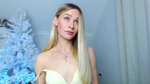 anita_delicious online show from December 18, 2025, 10:38 pm