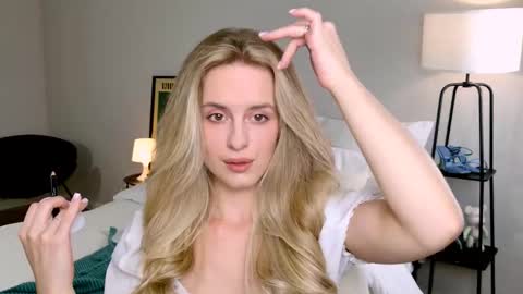 Snapshot of anitafischer chatting on September 21, 2025, 1:02 pm Anita online show from September 21, 2025, 1:02 pm