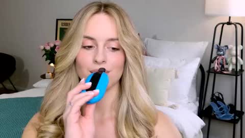 Snapshot of anitafischer chatting on September 25, 2025, 1:15 pm Anita online show from September 25, 2025, 1:15 pm