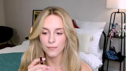 Snapshot of anitafischer chatting on September 27, 2025, 1:27 pm Anita online show from September 27, 2025, 1:27 pm