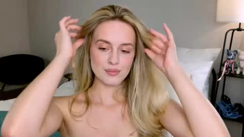 Snapshot of anitafischer chatting on October 5, 2025, 12:03 pm Anita online show from October 5, 2025, 12:03 pm