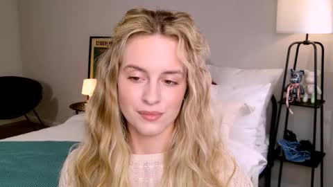 Snapshot of anitafischer chatting on October 9, 2025, 1:09 pm Anita online show from October 9, 2025, 1:09 pm