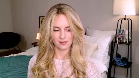 Snapshot of anitafischer chatting on October 10, 2025, 2:27 pm Anita online show from October 10, 2025, 2:27 pm