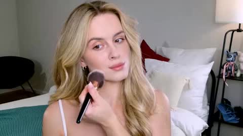 Snapshot of anitafischer chatting on October 12, 2025, 1:21 pm Anita online show from October 12, 2025, 1:21 pm