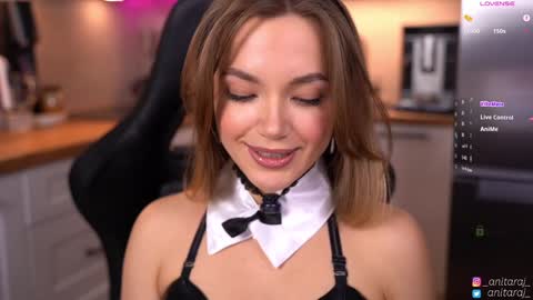 Im Anita thumb up me please its important online show from December 18, 2025, 7:09 pm