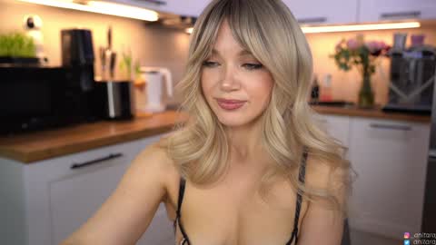 Im Anita thumb up me please its important online show from March 15, 2026, 7:31 pm