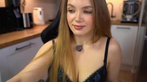 Im Anita thumb up me please its important online show from May 7, 2026, 9:42 pm
