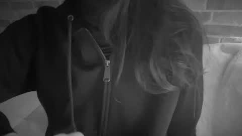 Anje online show from December 16, 2025, 6:24 pm