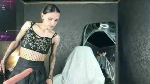 Snapshot of anjella_botton chatting on June 14, 2026, 6:10 pm Angel online show from June 14, 2026, 6:10 pm